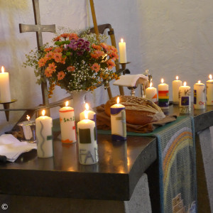 ERntedank 23 KOnfikerzen Altar